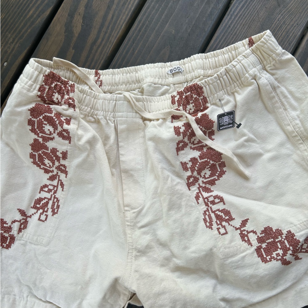 Bodhi Cream Floral-Embroidered Women’s Shorts
